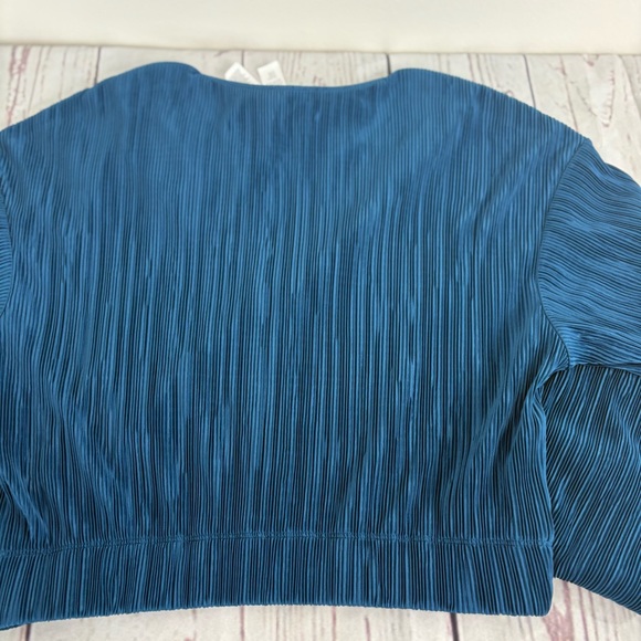 Alo Micro Plisse Set Cropped Jacket & High Waist Straight Leg Pant Eclipse Blue - Picture 8 of 13